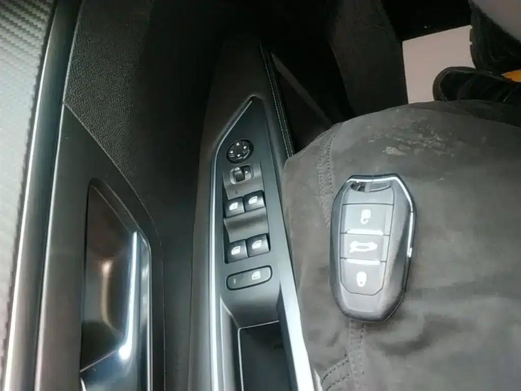Peugeot 5008 2021 360THP 5-seater Performance Edition — миниатюра 9