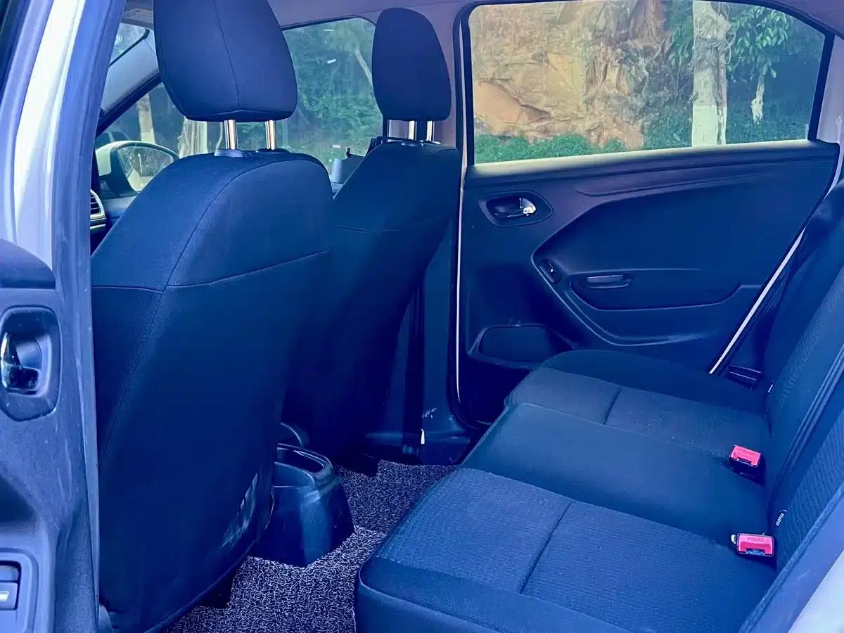 Peugeot 301 2014 1.6L Automatic Comfort Edition — миниатюра 11