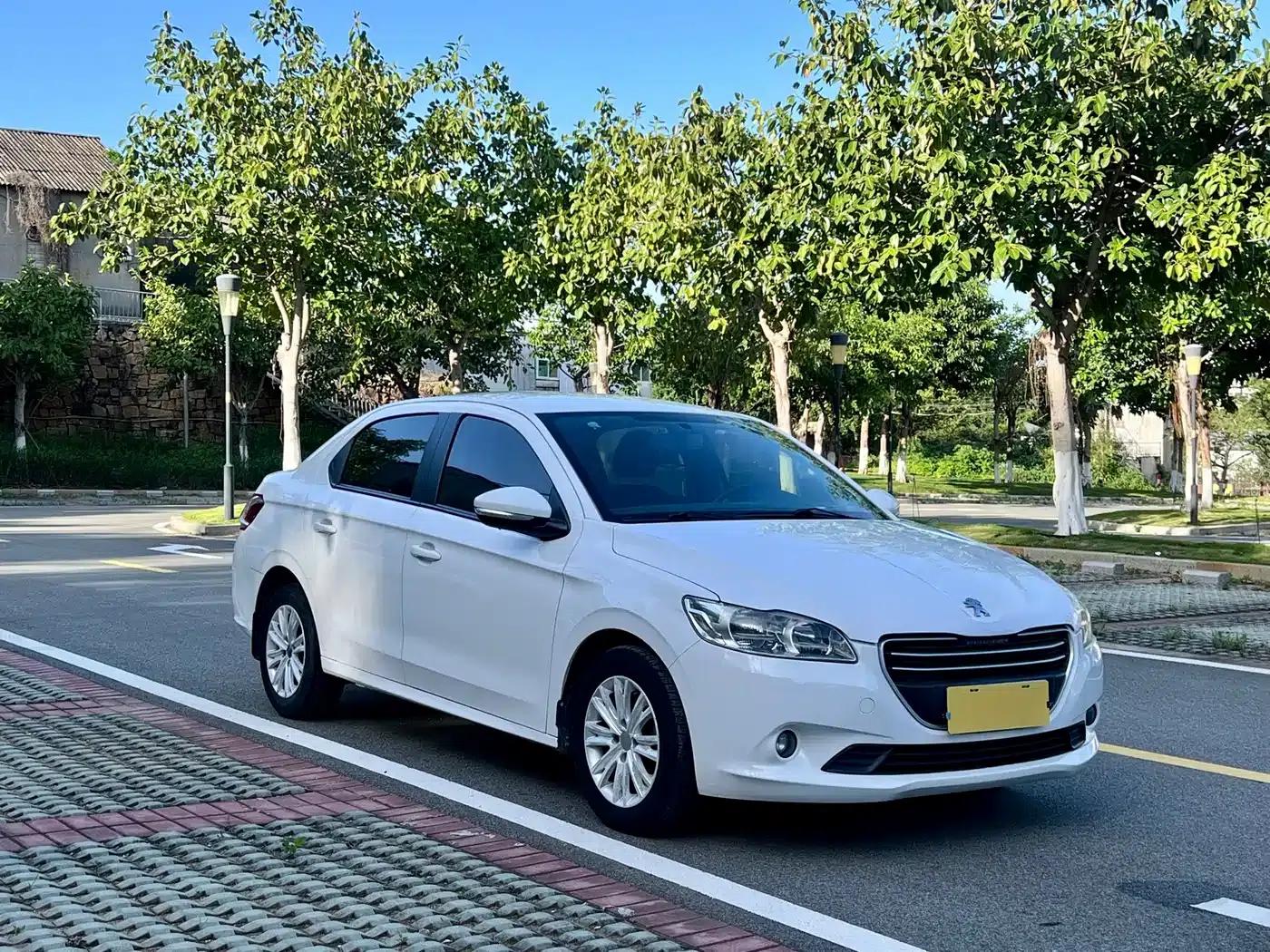 Peugeot 301 2014 1.6L Automatic Comfort Edition — миниатюра 3