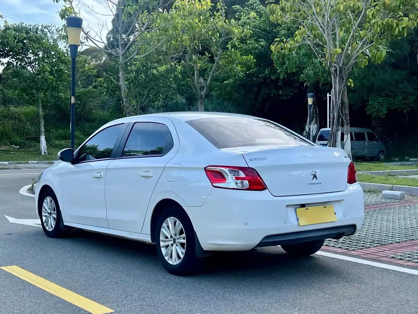 Peugeot 301 2014 1.6L Automatic Comfort Edition — миниатюра 5