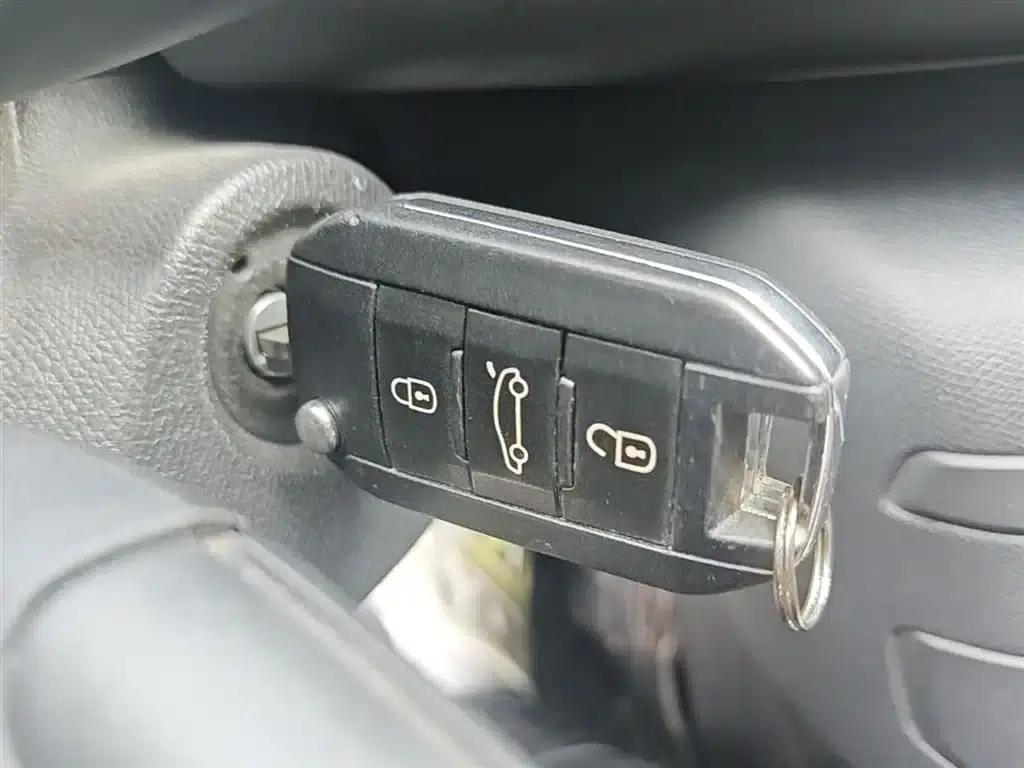 Peugeot 308S 2015 1.6L Manual Comfort Edition — миниатюра 9