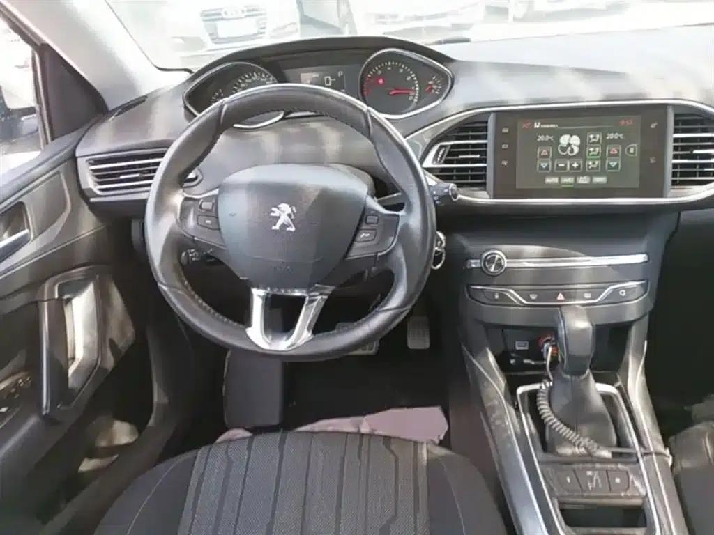 Peugeot 308S 2015 1.6T Automatic Sporty Edition — миниатюра 11