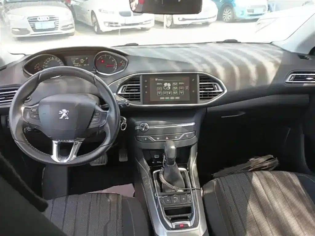 Peugeot 308S 2015 1.6T Automatic Sporty Edition — миниатюра 10