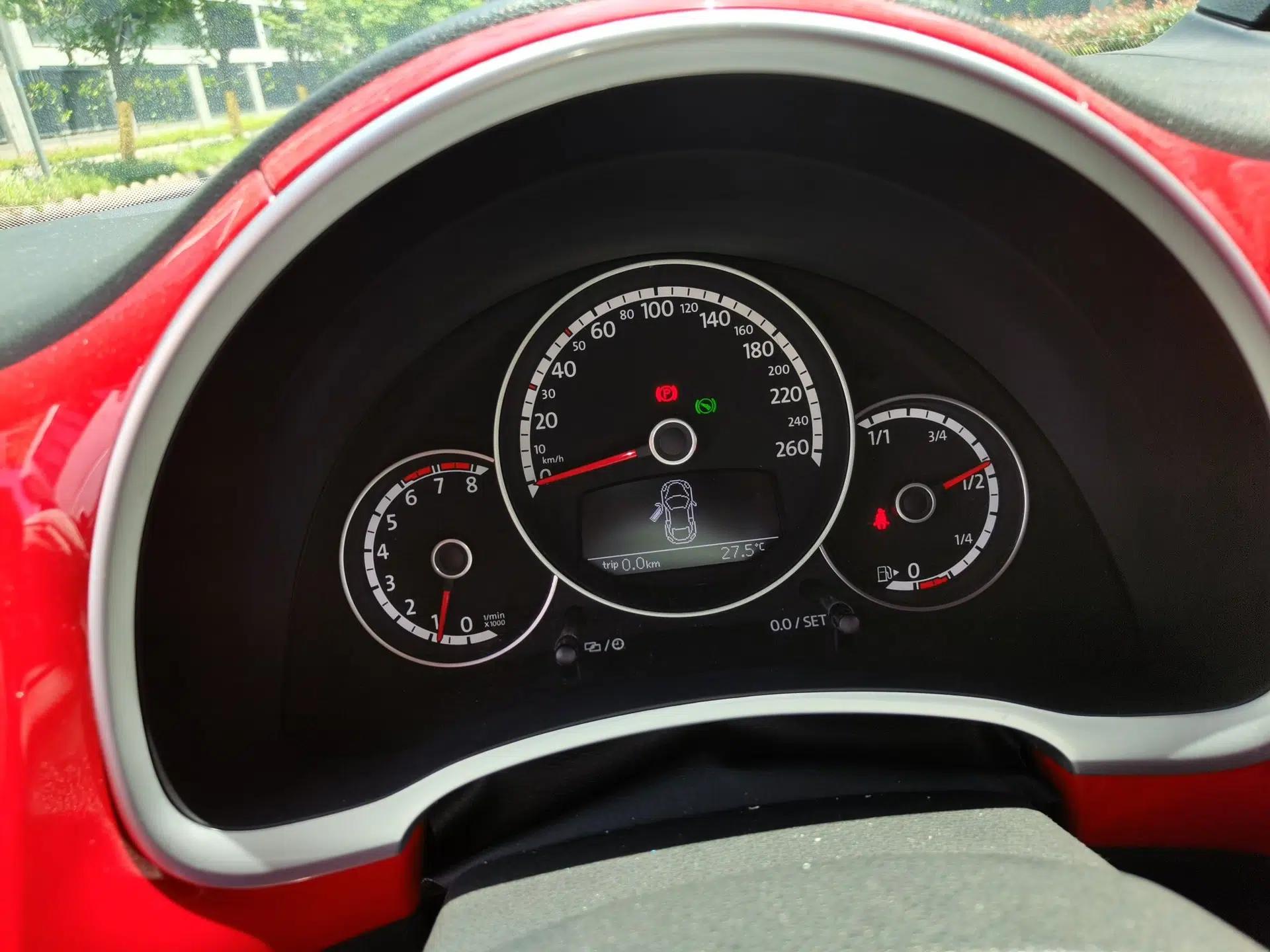 Volkswagen Beetle 2014 1.4TSI Fashion Edition — миниатюра 12