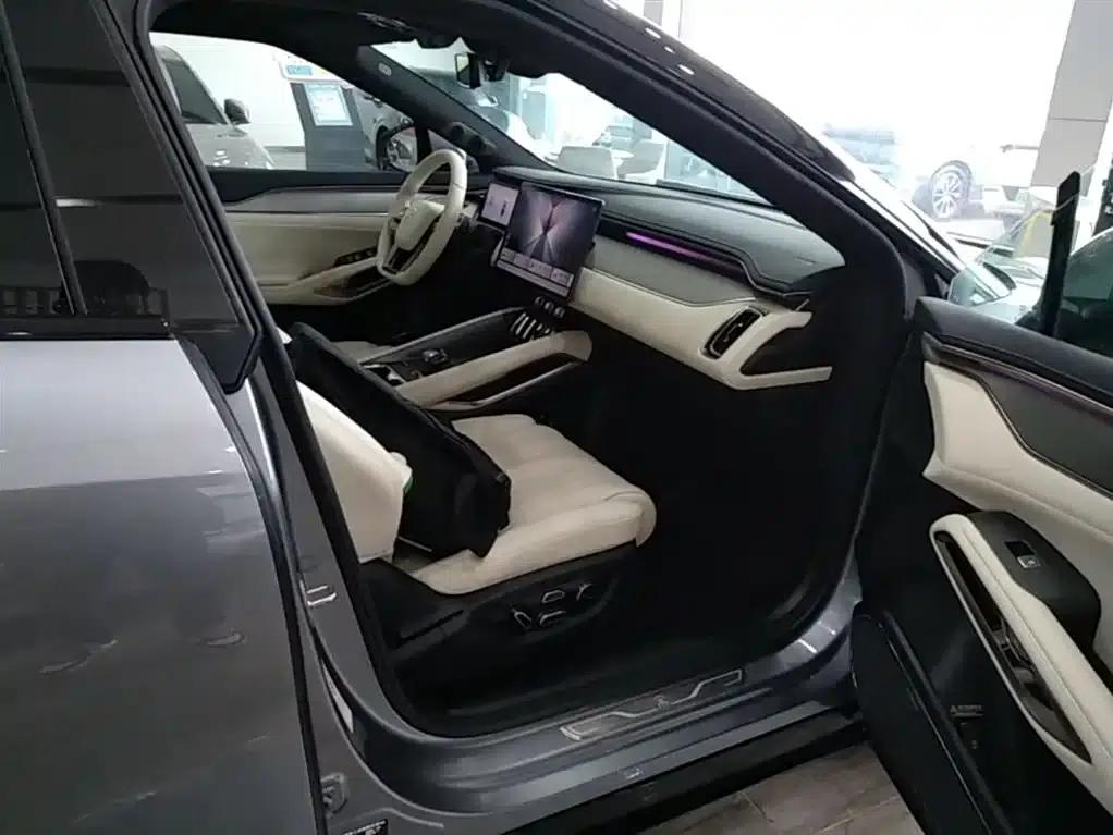 Song L EV 2025 Model 662km Excellent Intelligent Driving Edition — миниатюра 25