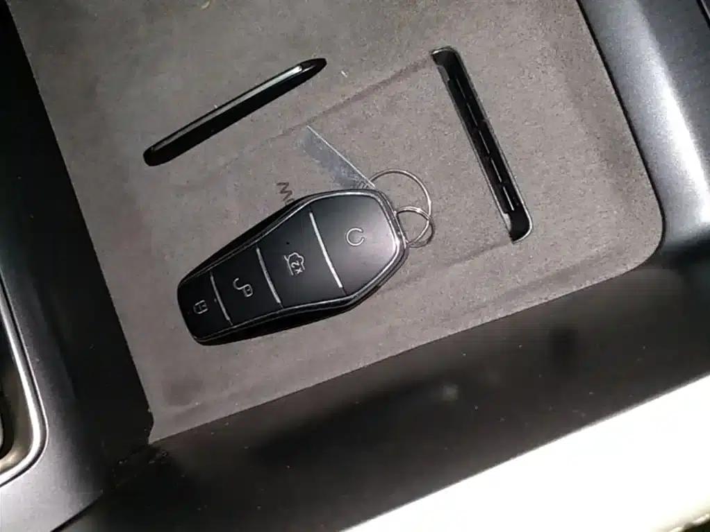 Song L EV 2025 Model 662km Excellent Intelligent Driving Edition — миниатюра 9