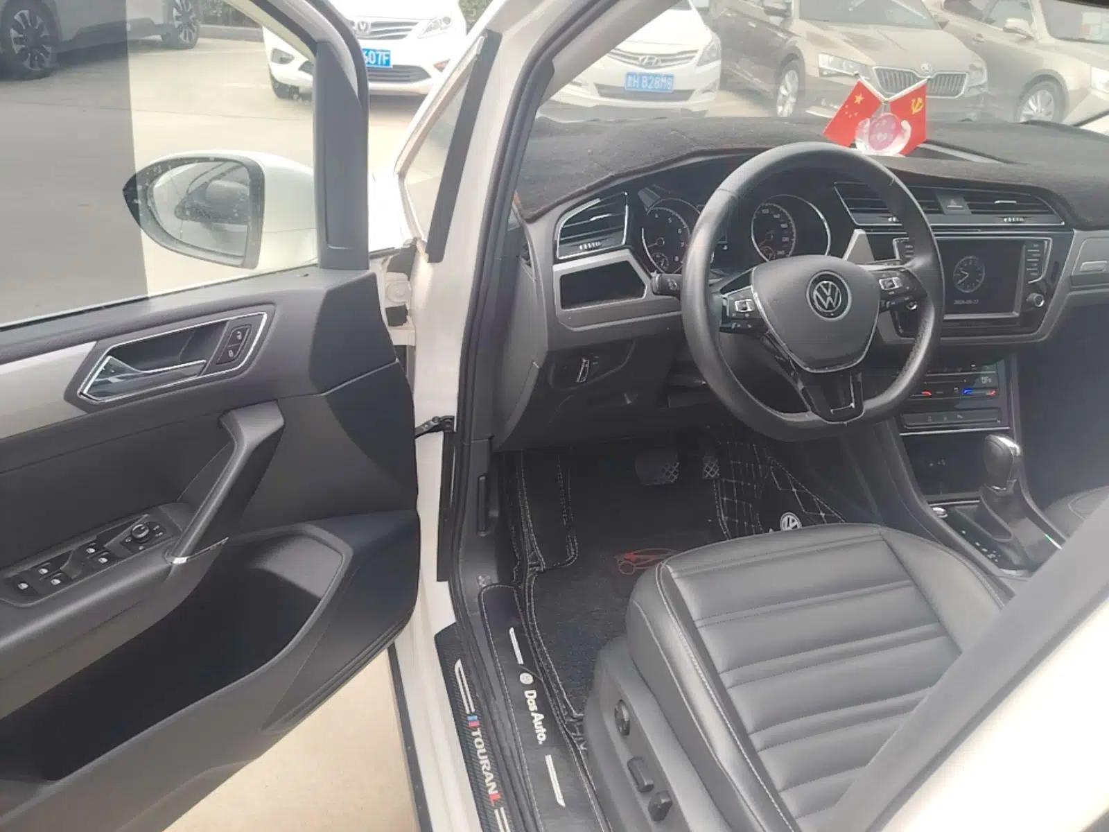 Volkswagen Touran 2021 Volkswagen Touran L 280TSI DSG Boundary Edition 7-Seater — миниатюра 19