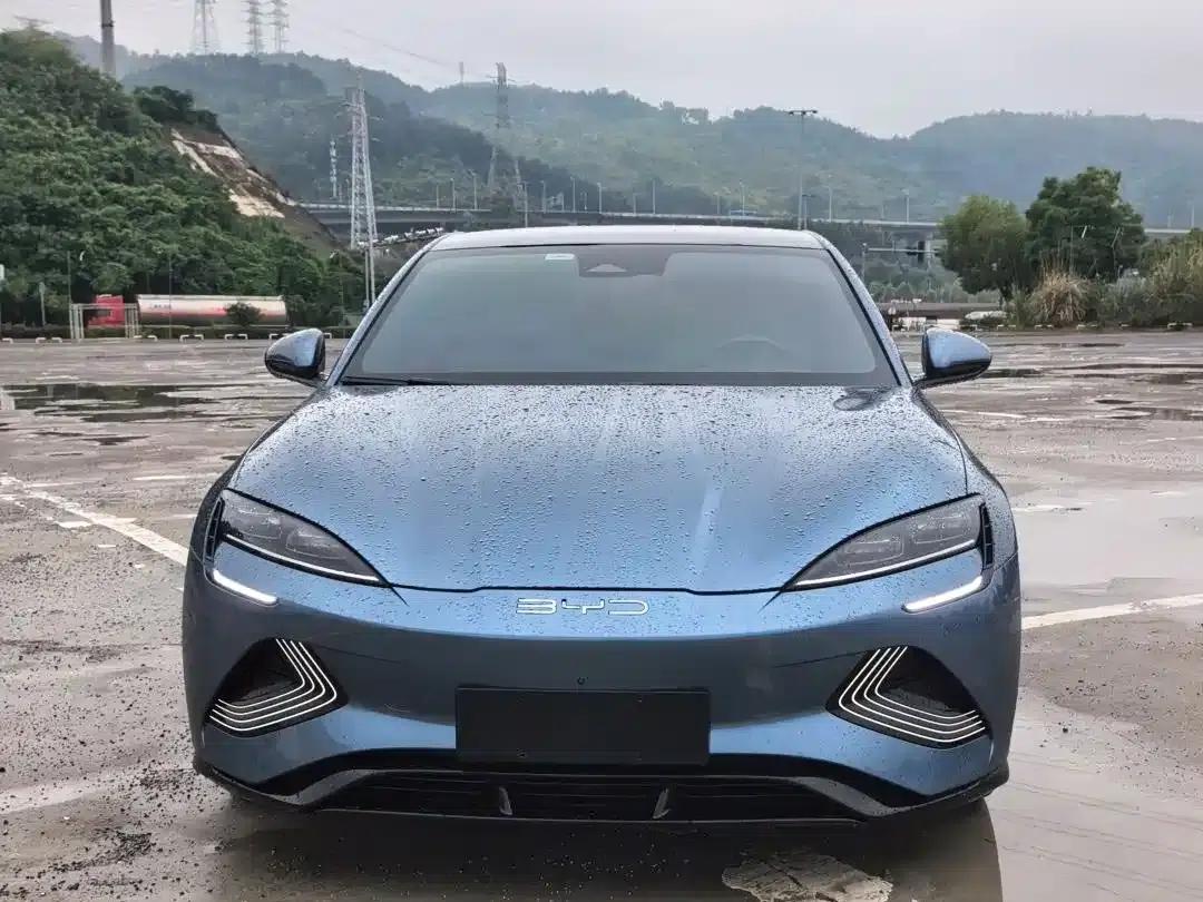 Seal 2022 700km Long Range Rear-Wheel Drive Version — миниатюра 2