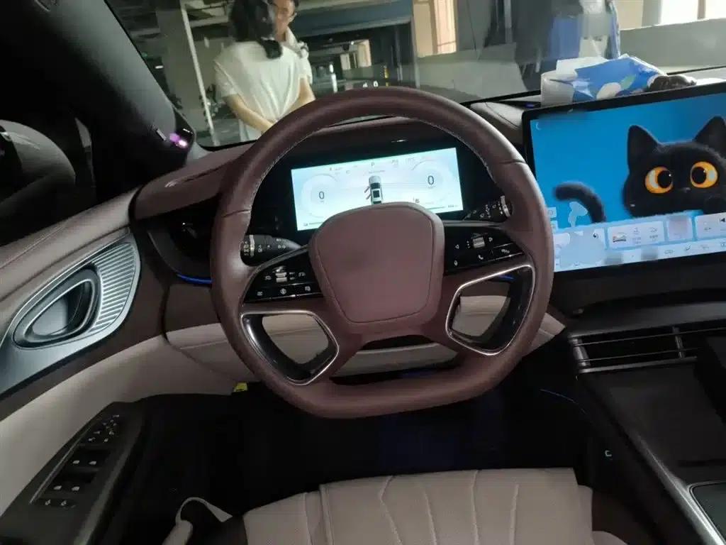 Seal 2023 DM-i 1.5T 121km Flagship — миниатюра 3