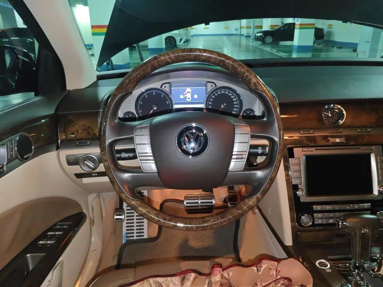 Volkswagen Phaeton 2011 4.2L V8 4-seat Extended-Range Individual Edition — миниатюра 11