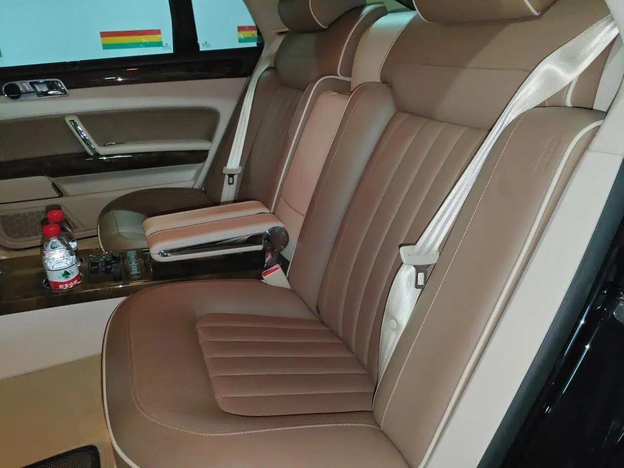 Volkswagen Phaeton 2011 4.2L V8 4-seat Extended-Range Individual Edition — миниатюра 18