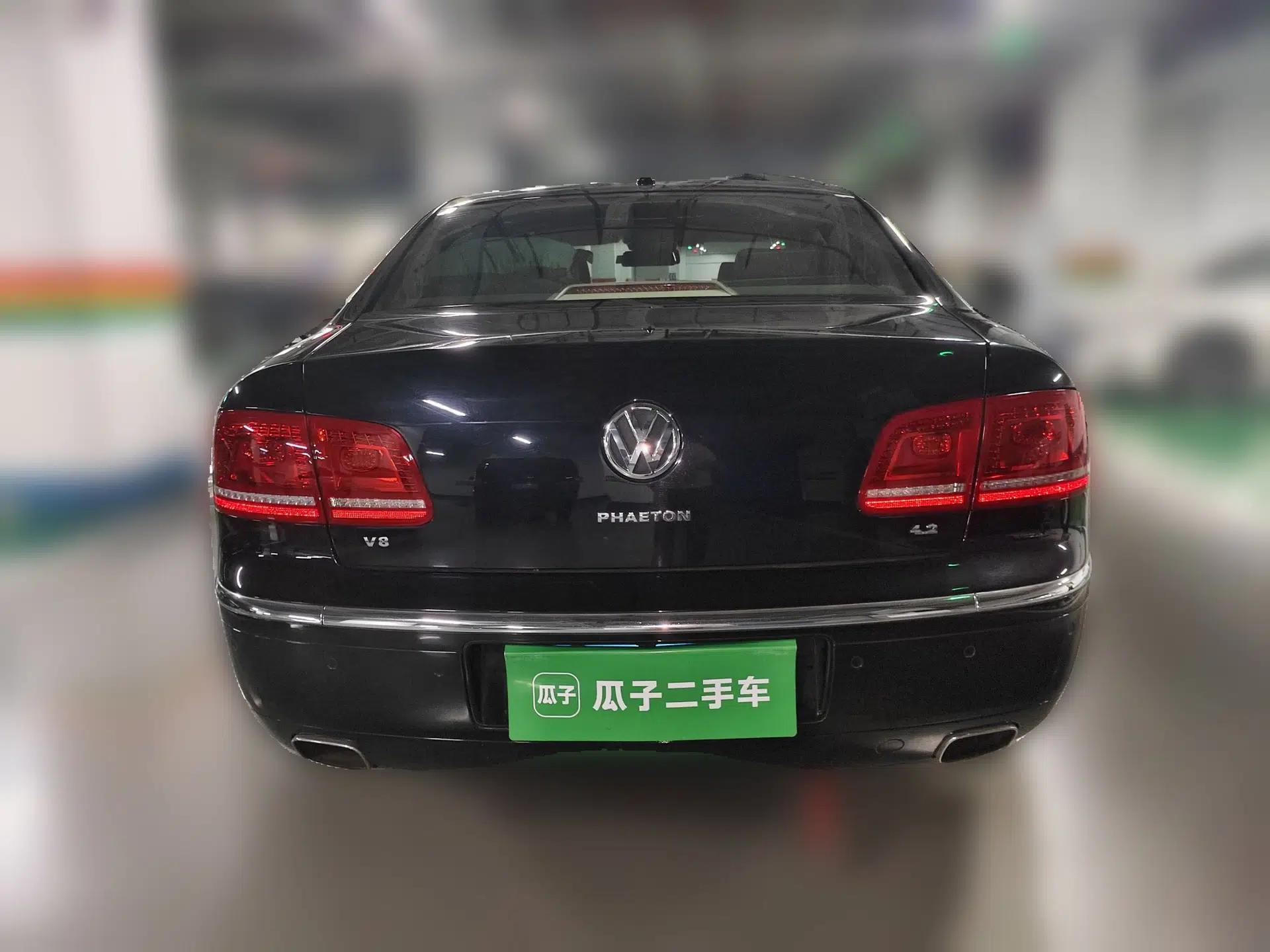 Volkswagen Phaeton 2011 4.2L V8 4-seat Extended-Range Individual Edition — миниатюра 5