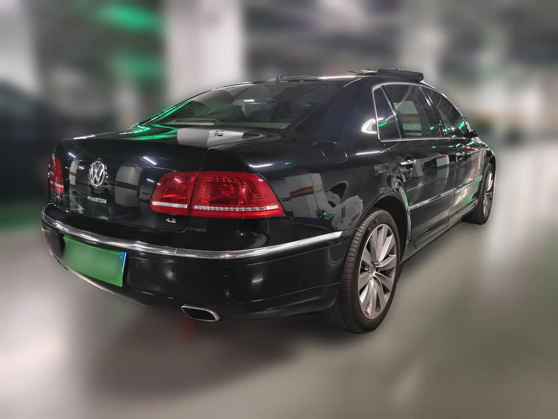 Volkswagen Phaeton 2011 4.2L V8 4-seat Extended-Range Individual Edition — миниатюра 6
