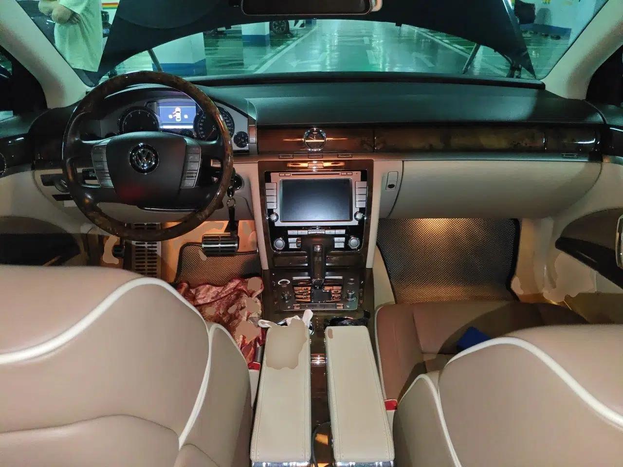 Volkswagen Phaeton 2011 4.2L V8 4-seat Extended-Range Individual Edition — миниатюра 10