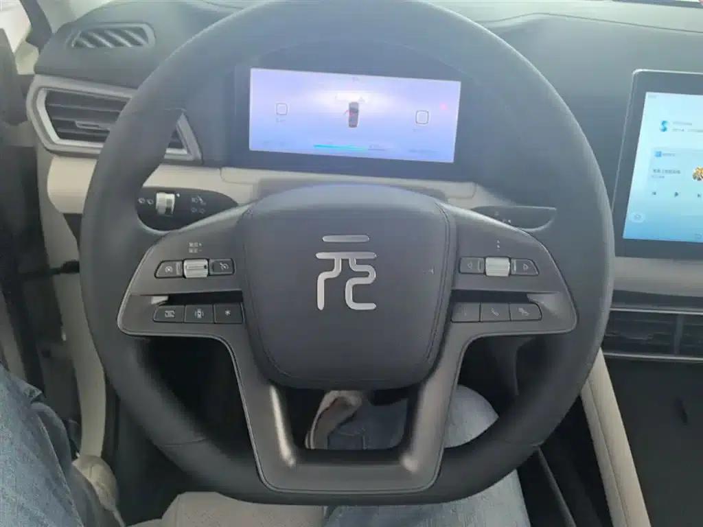Yuan UP 2025 301KM Navigator — миниатюра 11