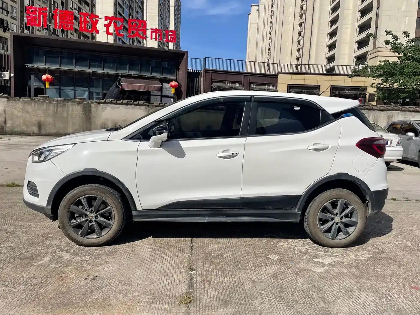 Yuan New Energy 2018 EV360 Smart Fashion Edition — миниатюра 2