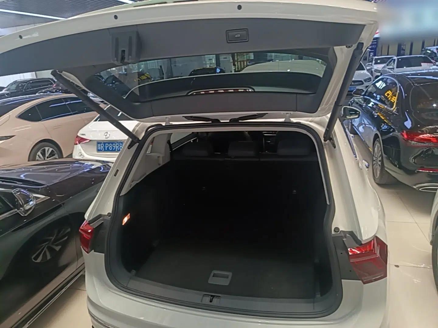 Volkswagen Tiguan L New Energy 2022 430 PHEV Plug-in Hybrid Prestige Edition — миниатюра 21