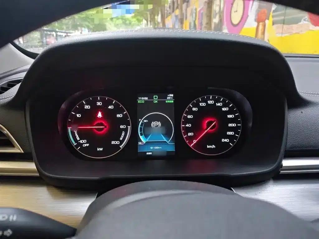 Qin New Energy 2019 Long Range Luxury Edition — миниатюра 4