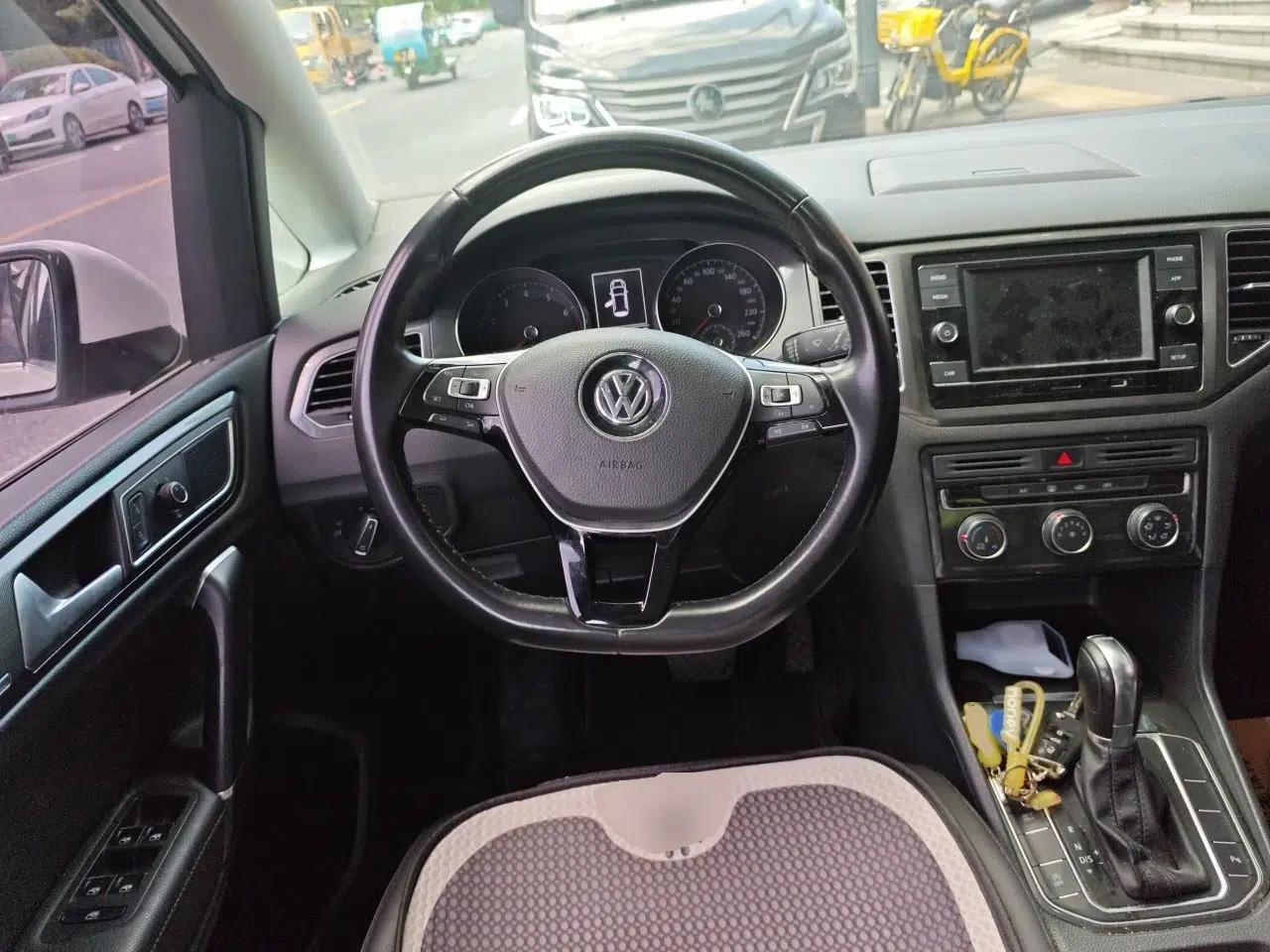 Volkswagen Golf Sportsvan 2018 230TSI Automatic Trend Edition — миниатюра 11