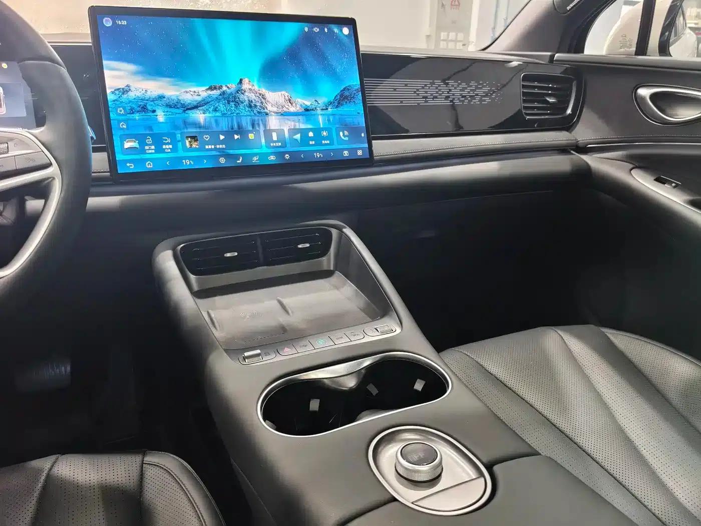 Hiace 06 2025 EV 605 Navigator Plus Edition — миниатюра 13