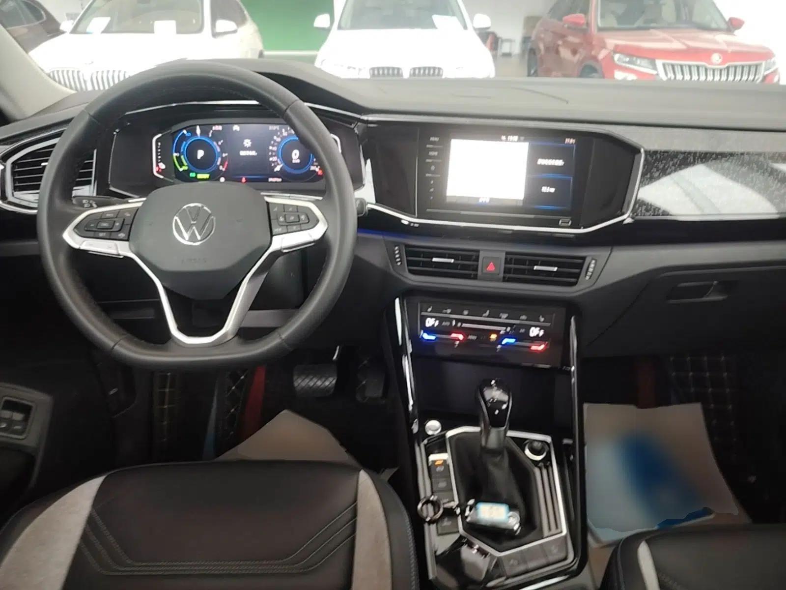 Volkswagen Tayron GTE Plug-in Hybrid 2020 1.4T Luxury Model — миниатюра 13