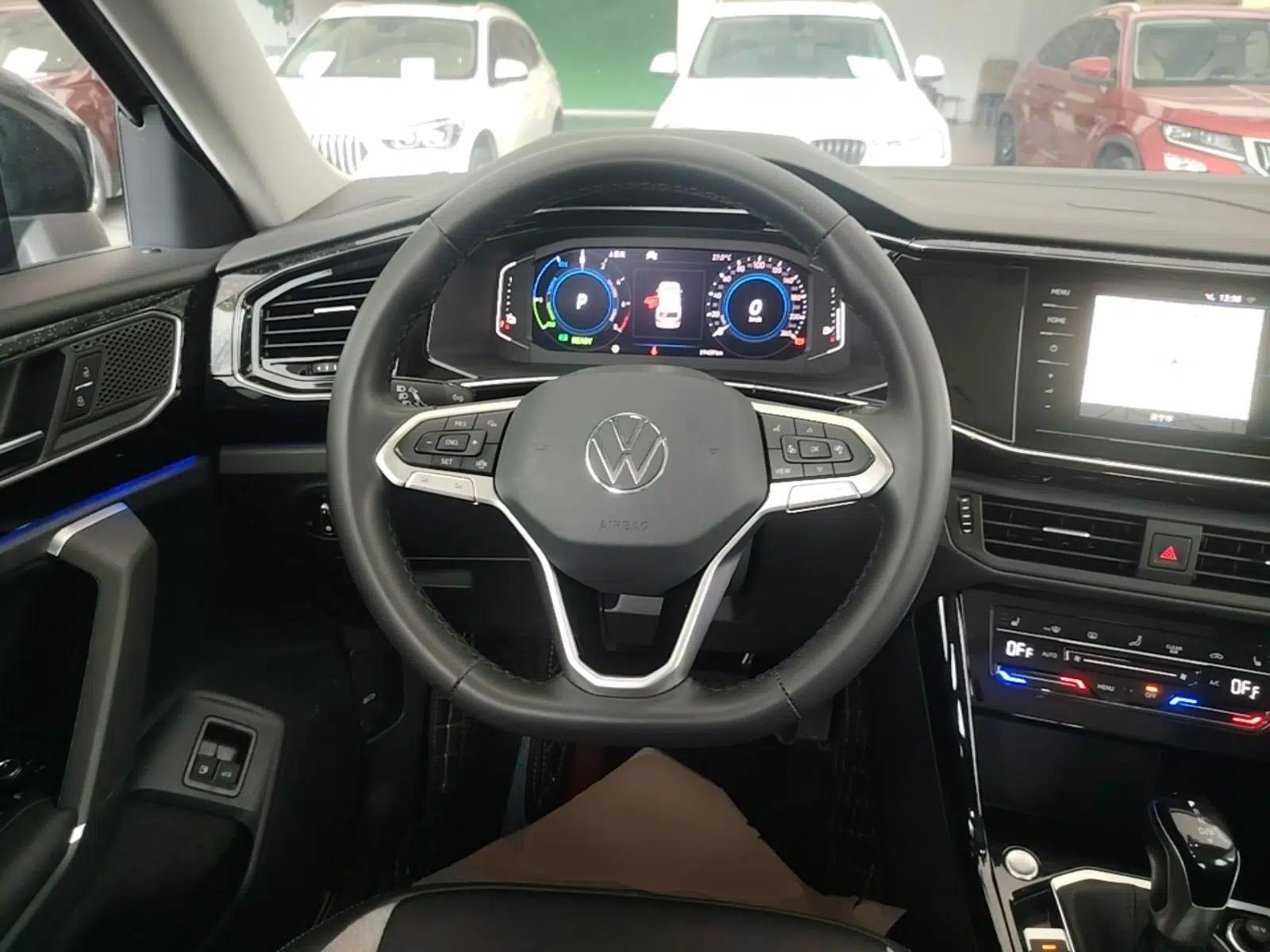 Volkswagen Tayron GTE Plug-in Hybrid 2020 1.4T Luxury Model — миниатюра 14