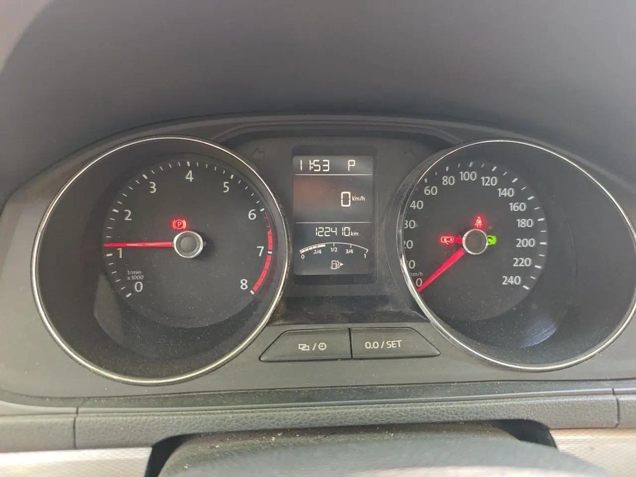 Volkswagen Gran Lavida 2015 1.6L Automatic Comfort Edition — миниатюра 13