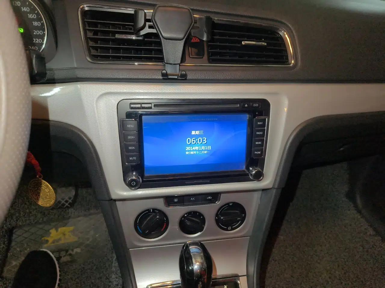 Volkswagen Gran Lavida 2013 1.6L Automatic Comfort Model — миниатюра 14