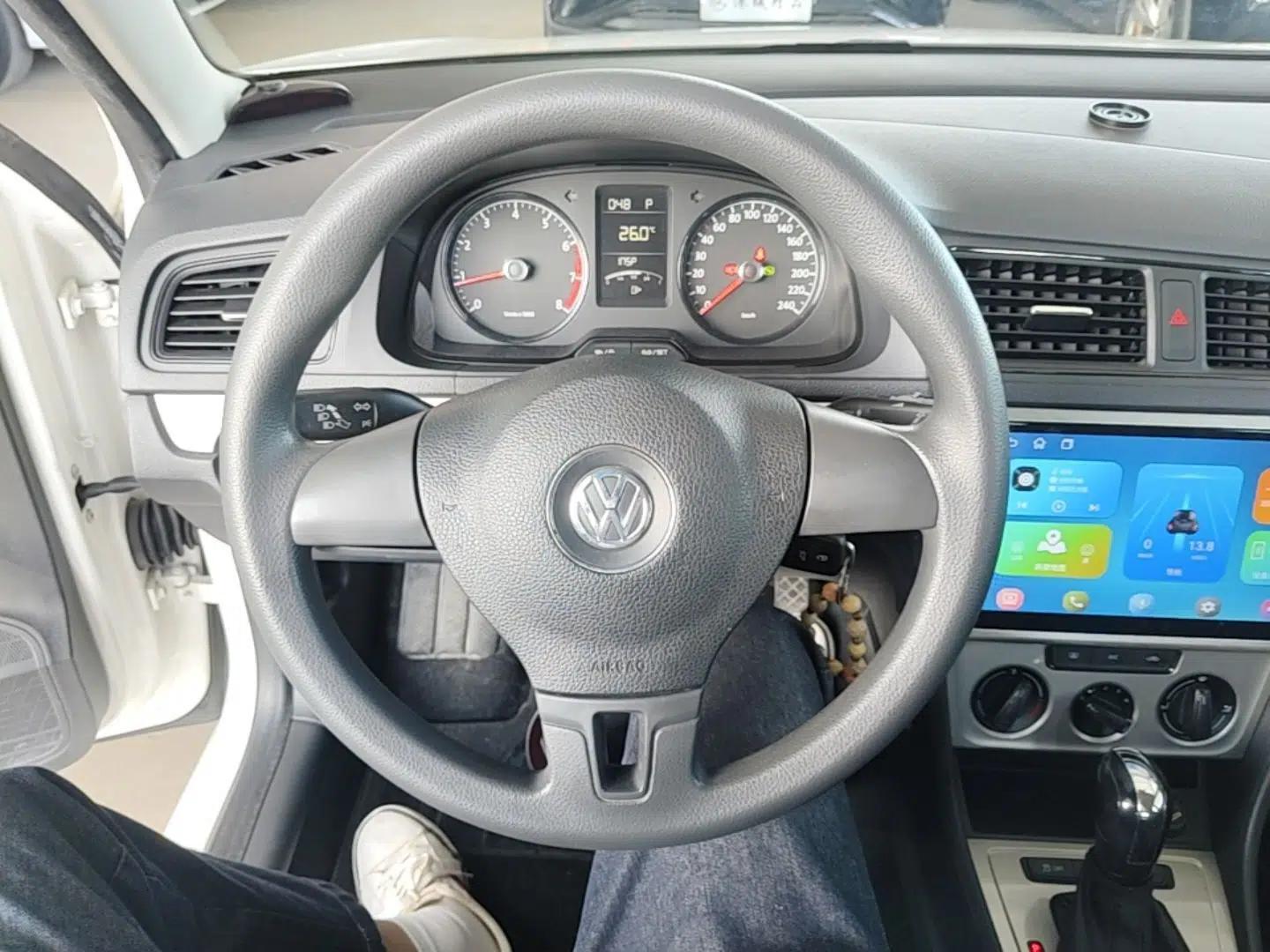 Volkswagen Gran Lavida 2013 1.6L Automatic Fashion Model — миниатюра 14
