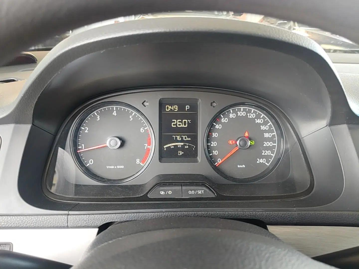 Volkswagen Gran Lavida 2013 1.6L Automatic Fashion Model — миниатюра 15