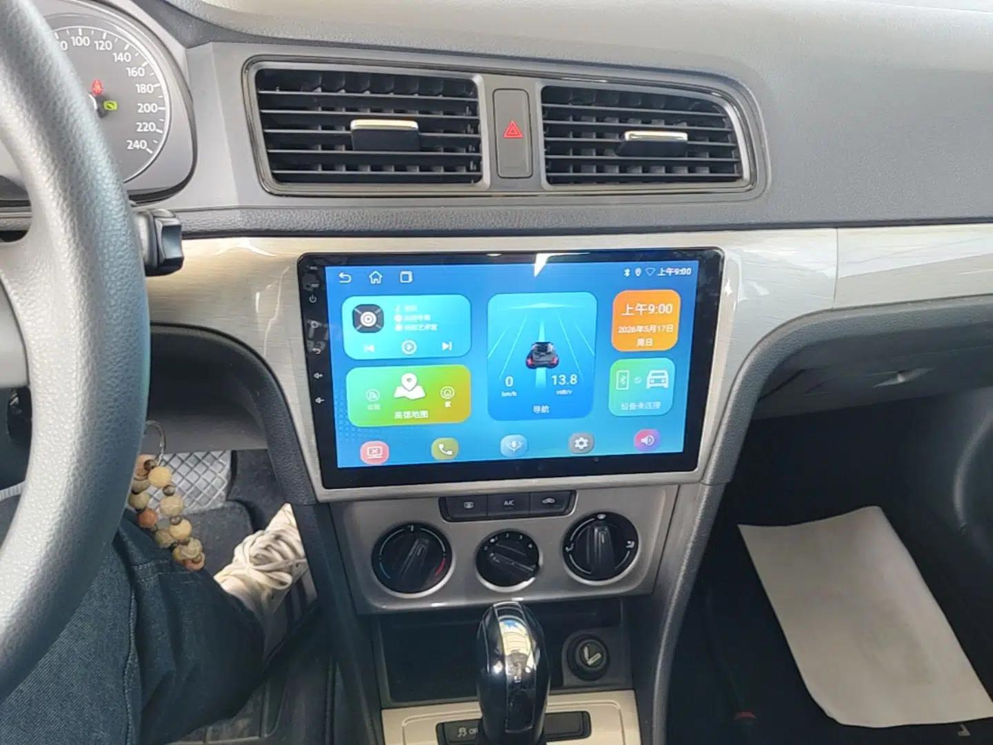 Volkswagen Gran Lavida 2013 1.6L Automatic Fashion Model — миниатюра 16