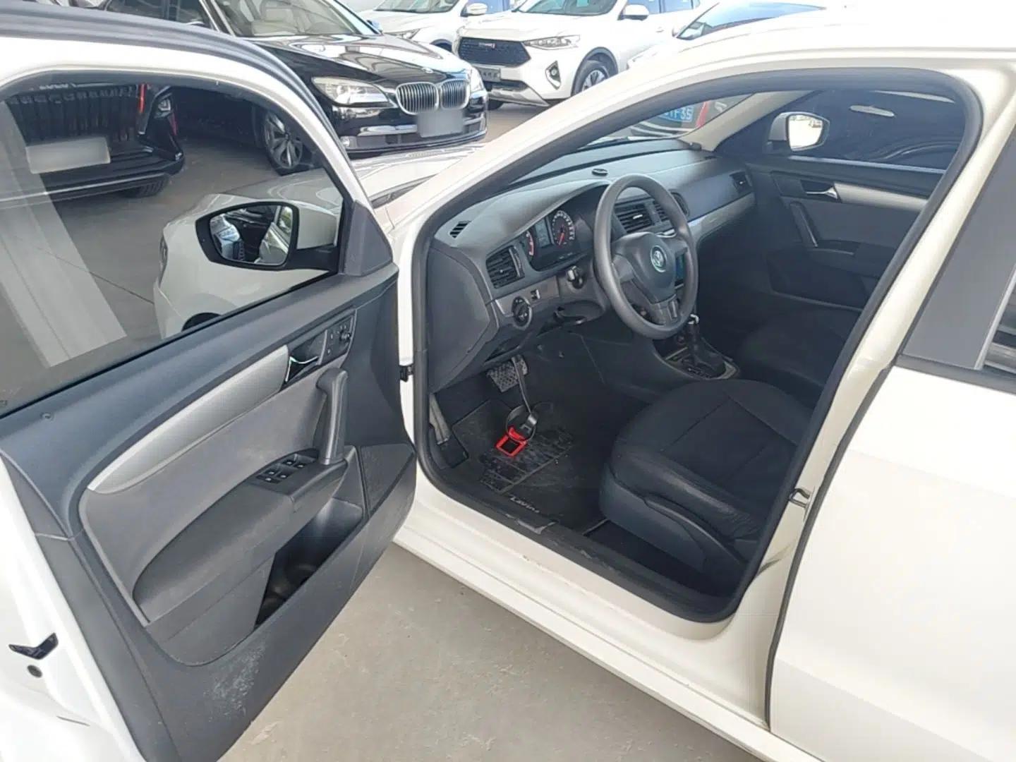 Volkswagen Gran Lavida 2013 1.6L Automatic Fashion Model — миниатюра 19