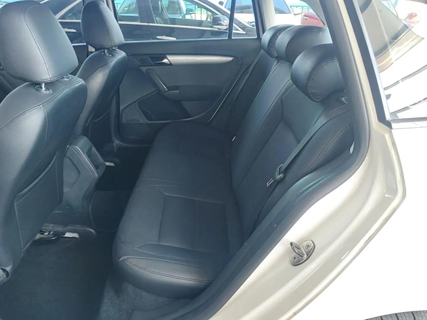 Volkswagen Gran Lavida 2013 1.6L Automatic Fashion Model — миниатюра 20