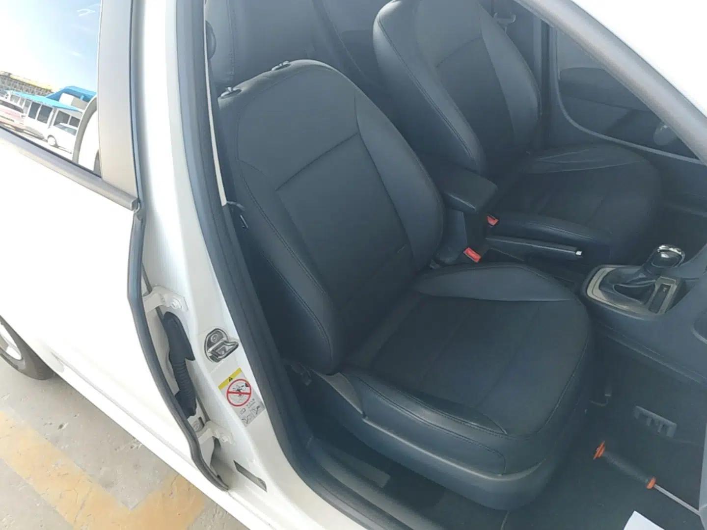 Volkswagen Gran Lavida 2013 1.6L Automatic Fashion Model — миниатюра 23