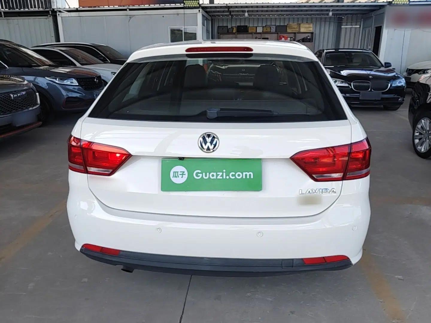 Volkswagen Gran Lavida 2013 1.6L Automatic Fashion Model — миниатюра 5