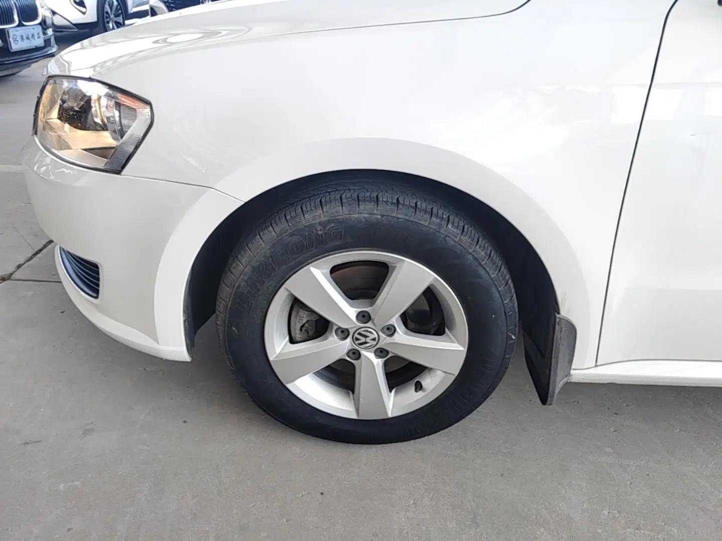 Volkswagen Gran Lavida 2013 1.6L Automatic Fashion Model — миниатюра 8