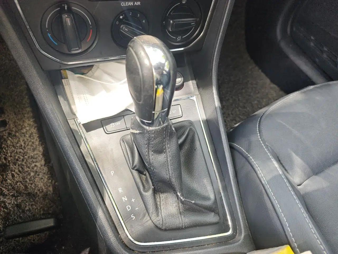 Volkswagen Gran Lavida 2015 1.6L Automatic Comfort Edition — миниатюра 15