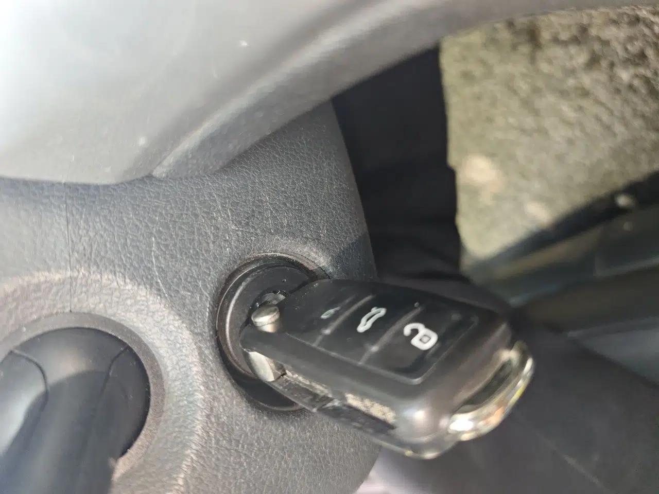 Volkswagen Gran Lavida 2015 1.6L Automatic Comfort Edition — миниатюра 9