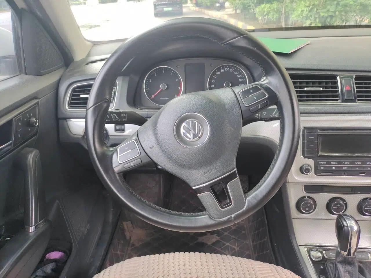 Volkswagen Gran Lavida 2013 1.6L Automatic Luxury Model — миниатюра 11