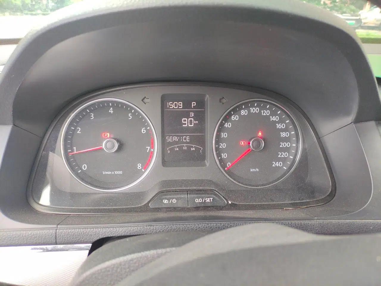 Volkswagen Gran Lavida 2013 1.6L Automatic Luxury Model — миниатюра 12