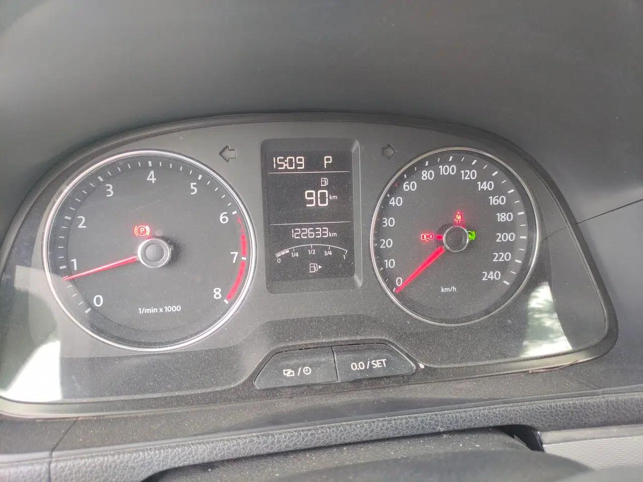 Volkswagen Gran Lavida 2013 1.6L Automatic Luxury Model — миниатюра 13