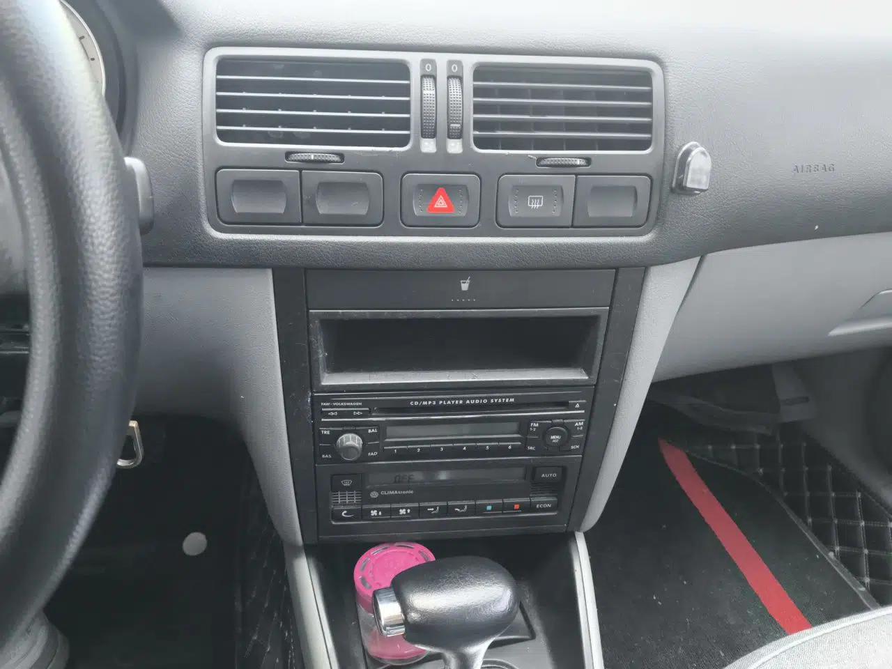 Volkswagen Bora Classic 2006 1.6 Automatic Luxury HL — миниатюра 14