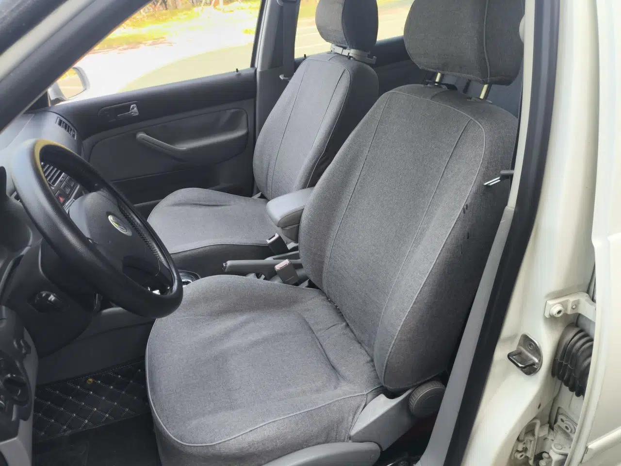 Volkswagen Bora Classic 2006 1.6 Automatic Luxury HL — миниатюра 16