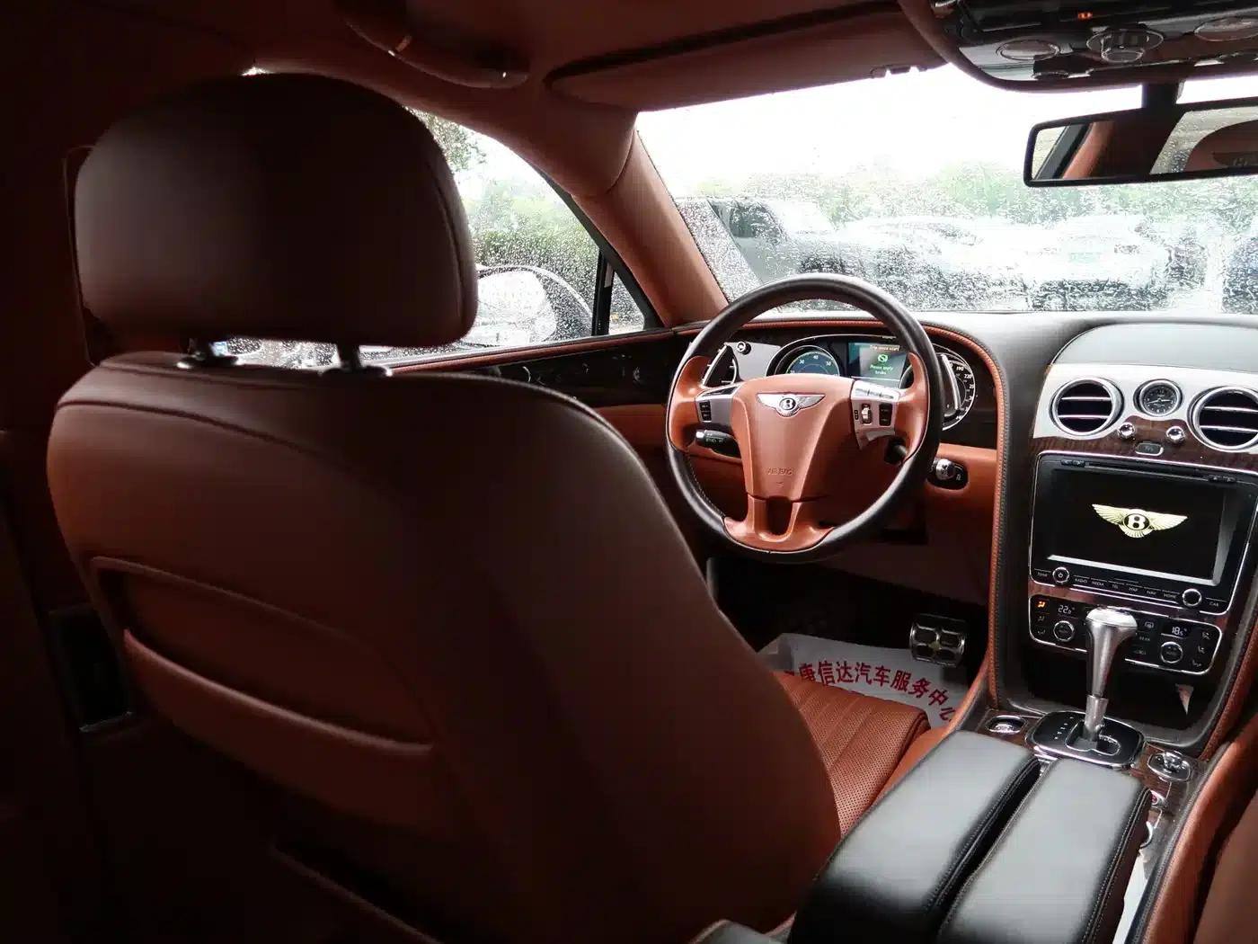 2017 Mercedes-Benz Flying Spur 4.0T V8 S Standard Edition — миниатюра 8