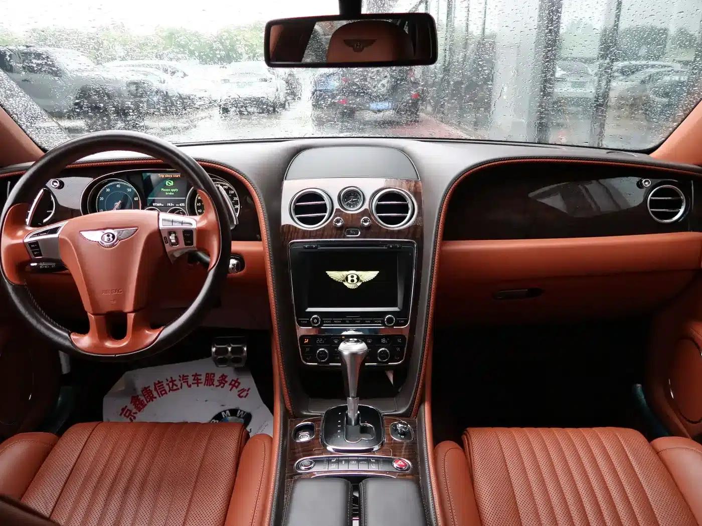 2017 Mercedes-Benz Flying Spur 4.0T V8 S Standard Edition — миниатюра 9