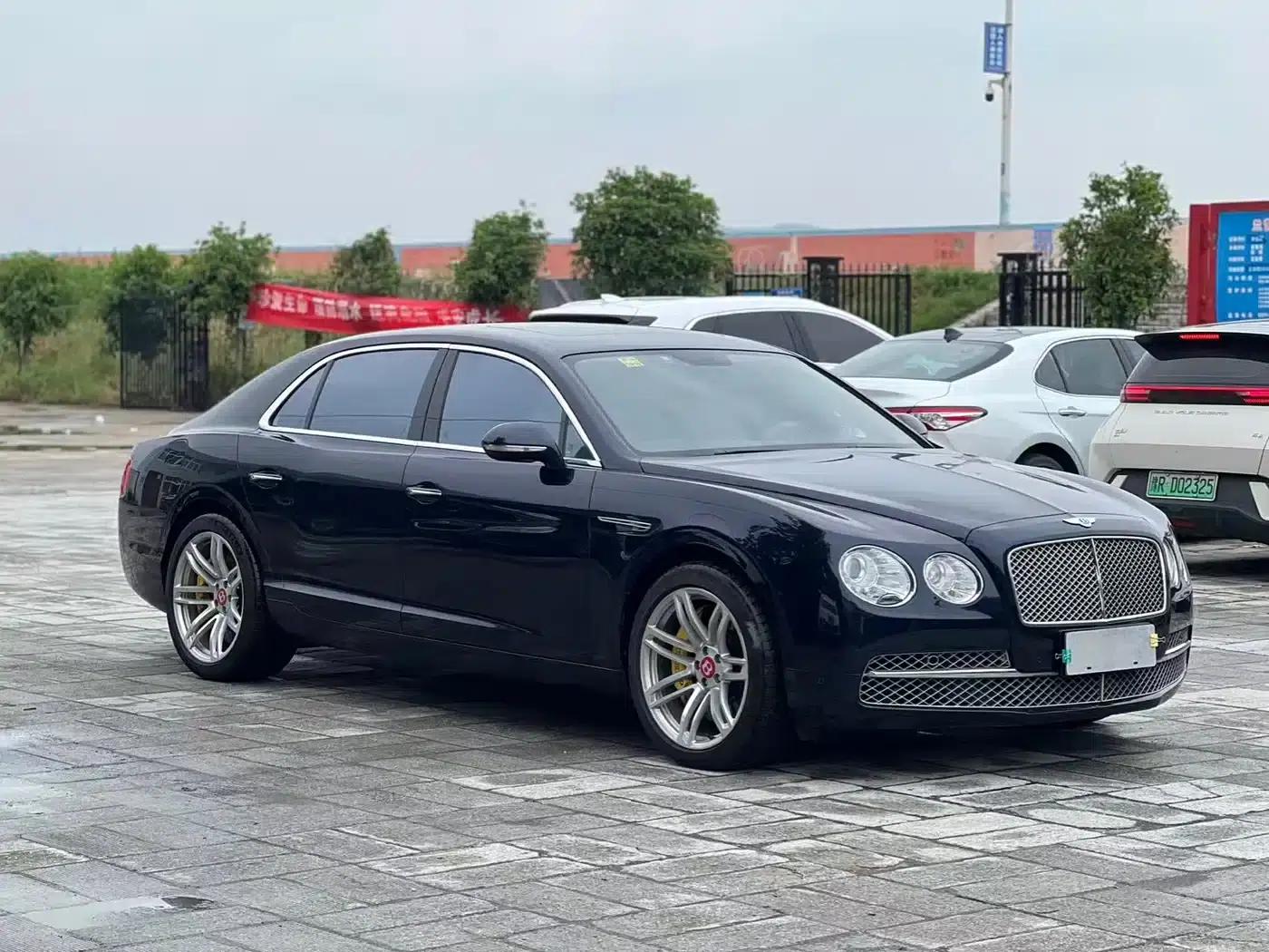 2014 Flying Spur 4.0T V8 Premium Edition — миниатюра 3