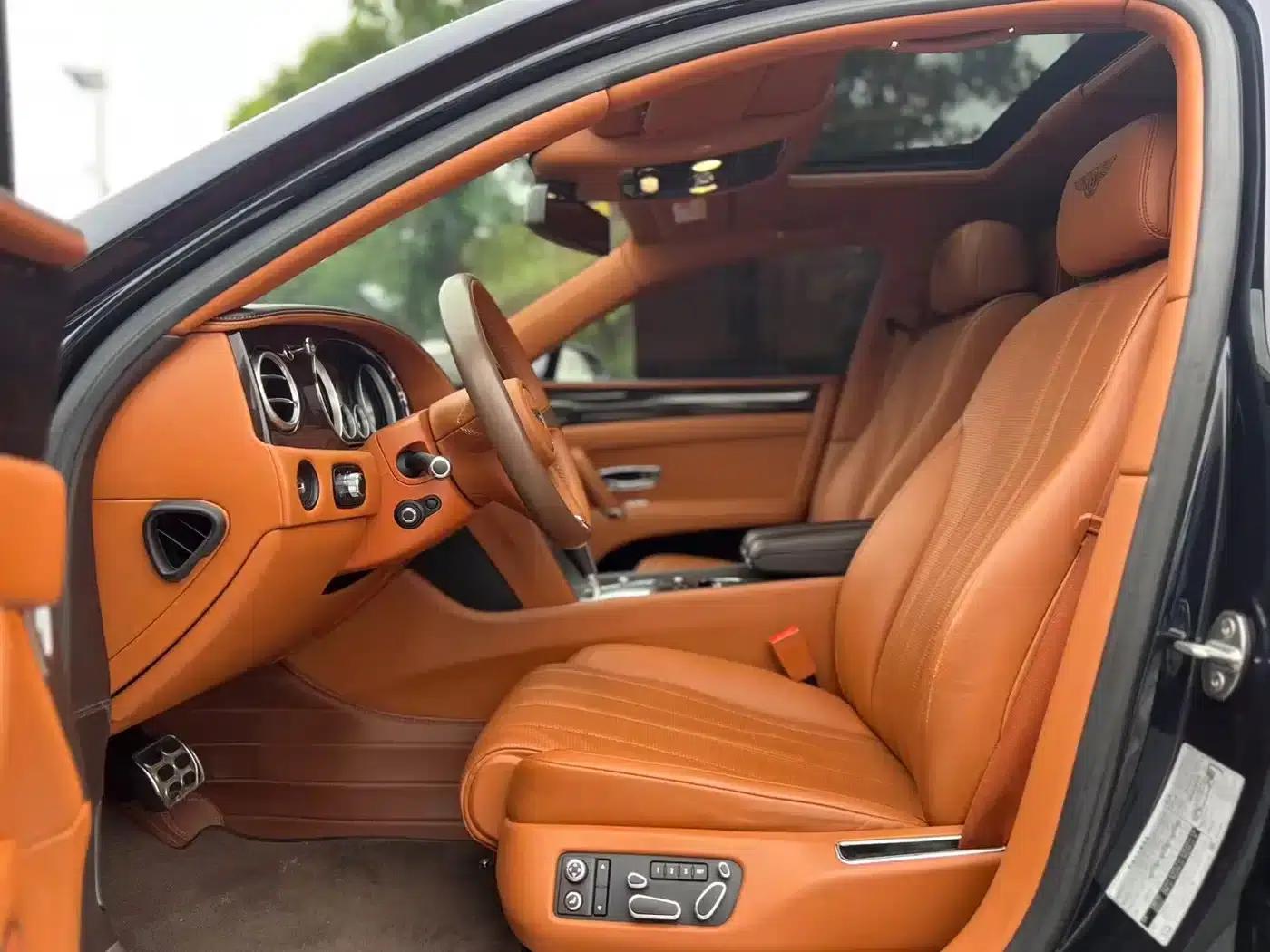2014 Flying Spur 4.0T V8 Premium Edition — миниатюра 5