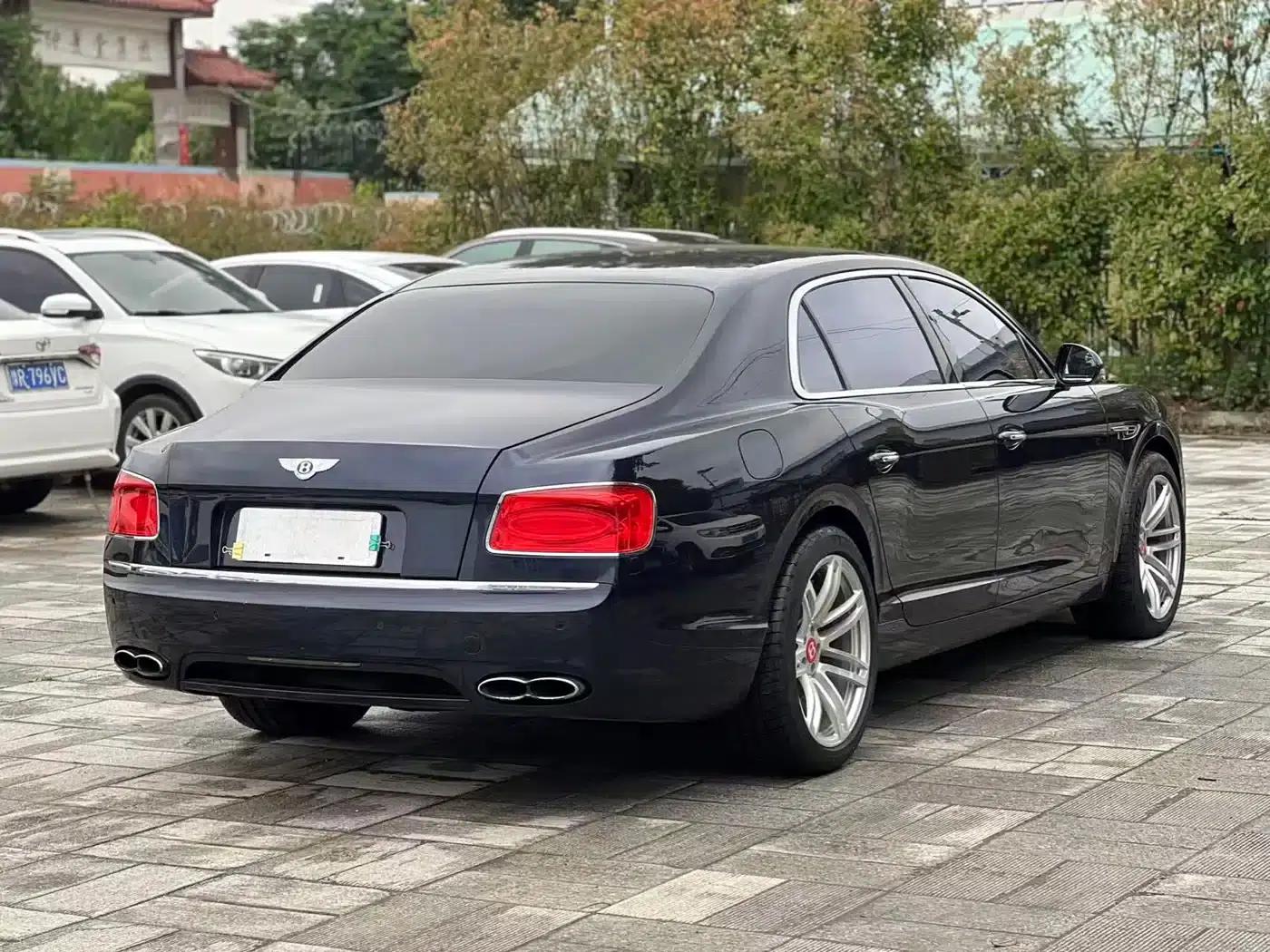 2014 Flying Spur 4.0T V8 Premium Edition — миниатюра 10
