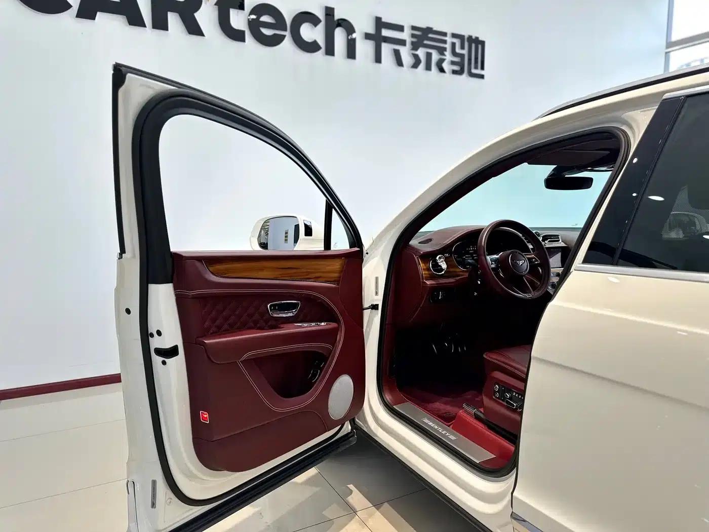 Bentayga 2021 4.0T V8 — миниатюра 14