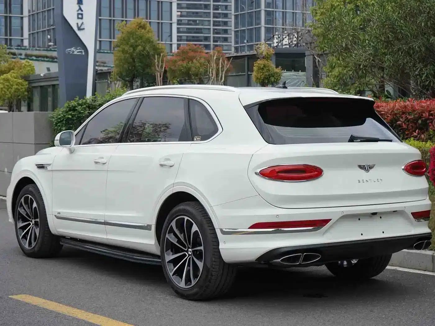 Bentayga 2022 4.0T V8 — миниатюра 10